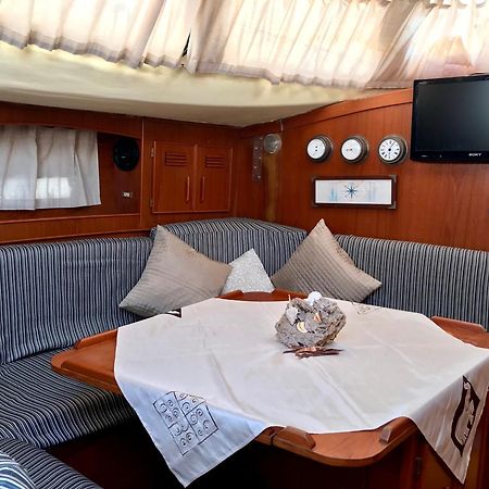 Sleep & Boats Barcelona City Sant Adria de Besos Exterior photo