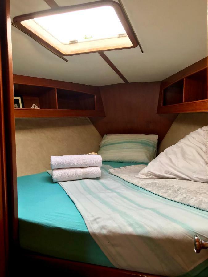 Sleep & Boats Barcelona City Sant Adria de Besos Exterior photo