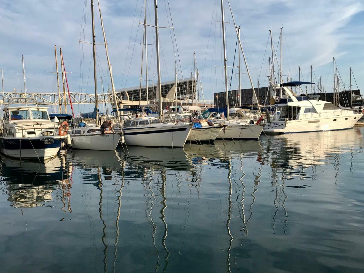 Sleep & Boats Barcelona City Sant Adria de Besos Exterior photo