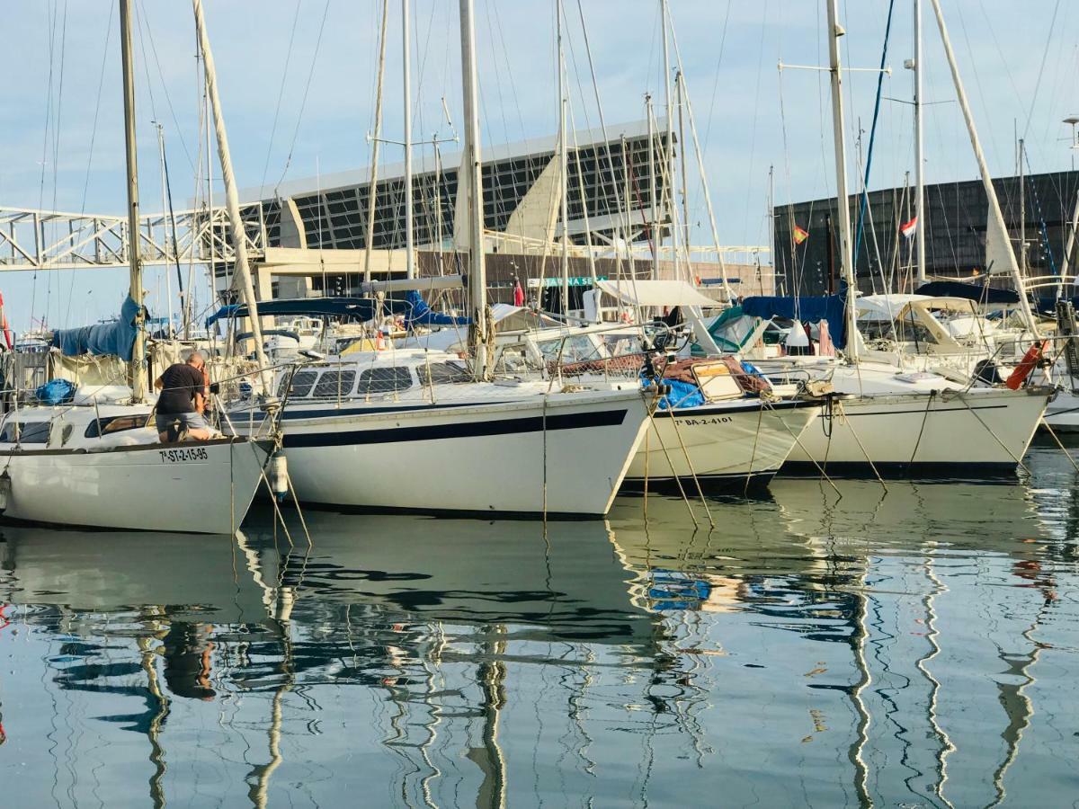 Sleep & Boats Barcelona City Sant Adria de Besos Exterior photo