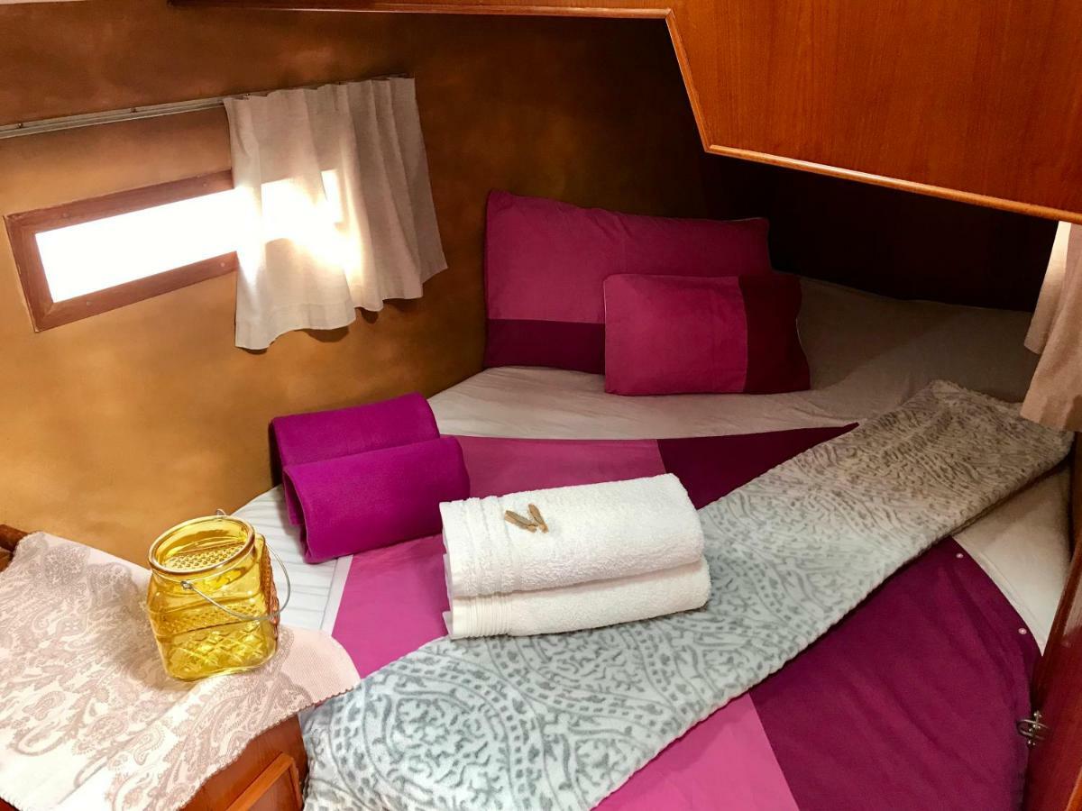 Sleep & Boats Barcelona City Sant Adria de Besos Exterior photo
